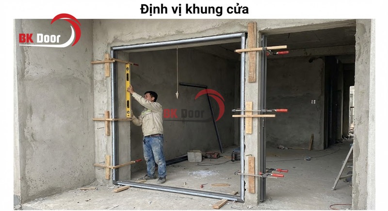 Định vị và cố định khung cửa trước khi lắp đặt cửa chống cháy