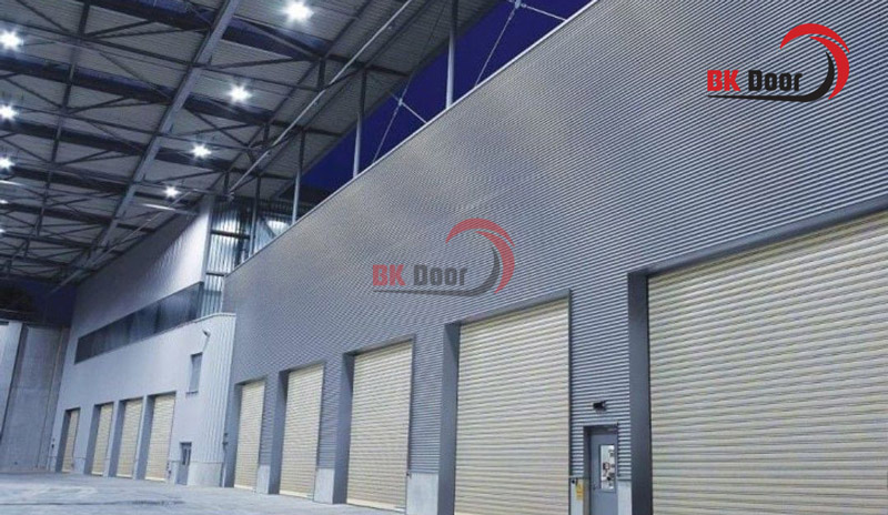 Hệ thống cửa cuốn chống cháy EI90 BKDoor lắp đặt tại một kho hàng