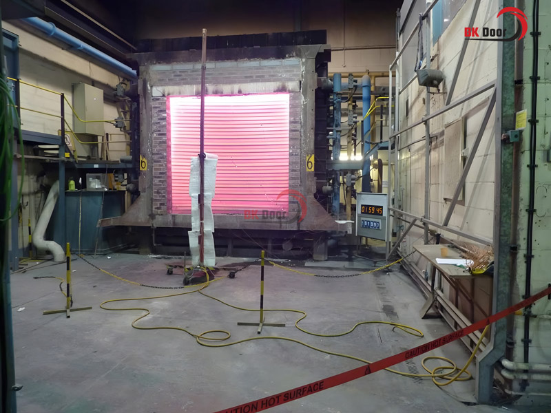 Thử nghiệm đốt mẫu cửa cuốn chống cháy của BKDoor