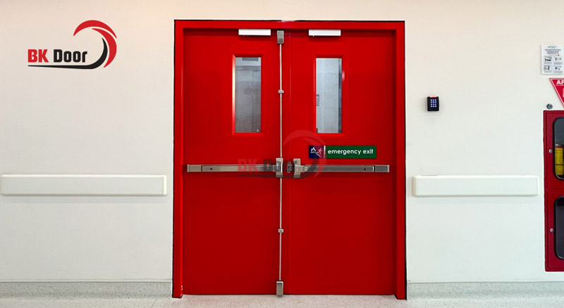 Cửa chống cháy 2 cánh chung cư thường là cửa thoát hiểm có Panic Bar