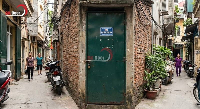 Cửa thép với khả năng chống cháy cơ bản thường dùng cho các công trình dân sự có rủi ro cháy nổ thấp