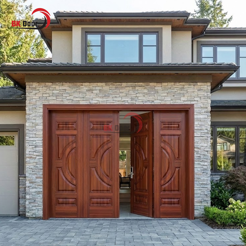 Cửa thép vân gỗ 4 cánh đều cho căn nhà cổ điển