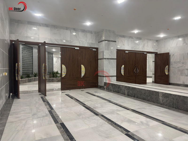 Mẫu cửa thép vân gỗ được ưa chuộng tại Quảng Bình