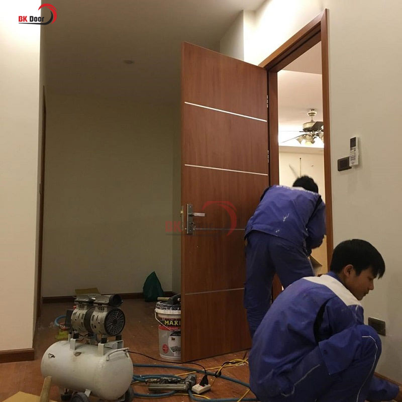 Lắp đặt cửa thép vân gỗ đúng kỹ thuật theo tiêu chuẩn và kích thước