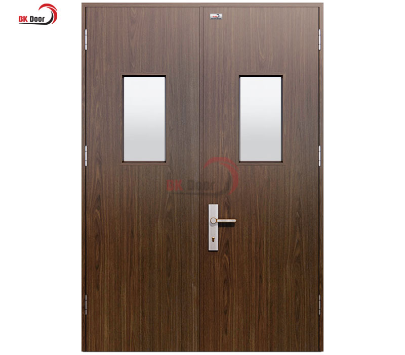 Mẫu cửa thép vân gỗ kết hợp ô kính lấy ánh sáng tự nhiên