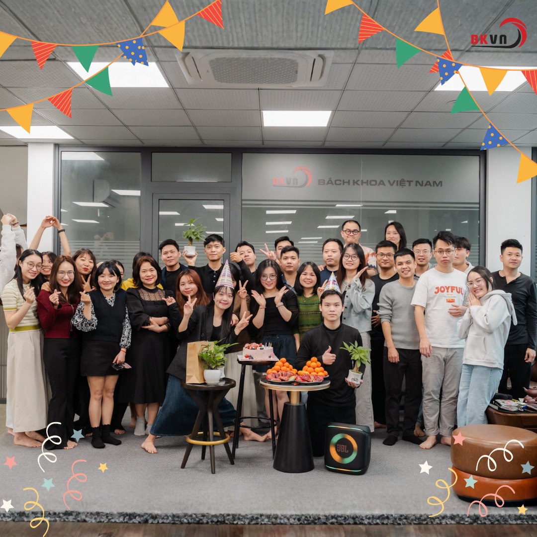 Không khí ấm cúng, vui vẻ cùng nhau chúc mừng sinh nhật