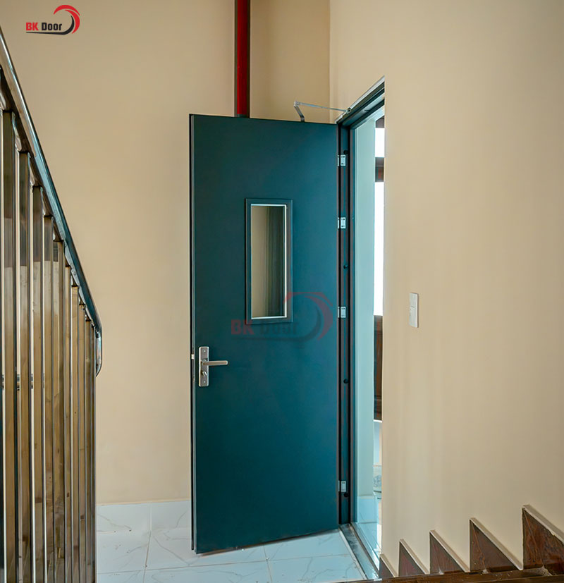 Lắp đặt cửa chống cháy cầu thang để đảm bảo an toàn hiệu quả cho con người và tài sản 