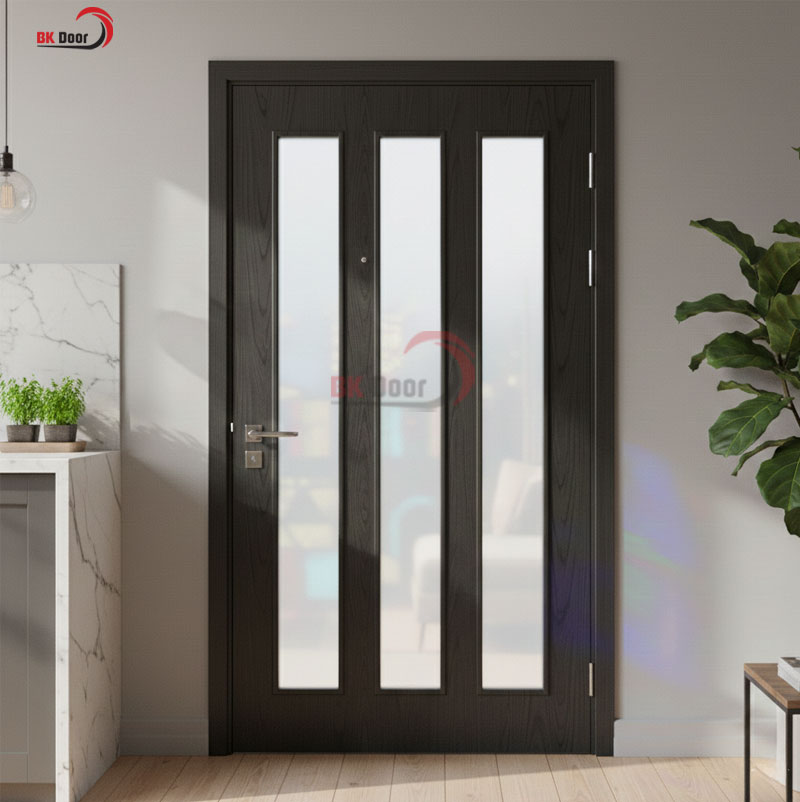 Cửa thép vân gỗ sử dụng kính mờ giúp giảm cường độ ánh sáng