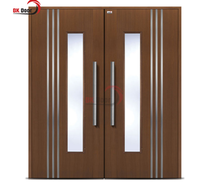 Cửa thép vân gỗ kính có trọng lượng lớn do kết hợp cả thép và kính