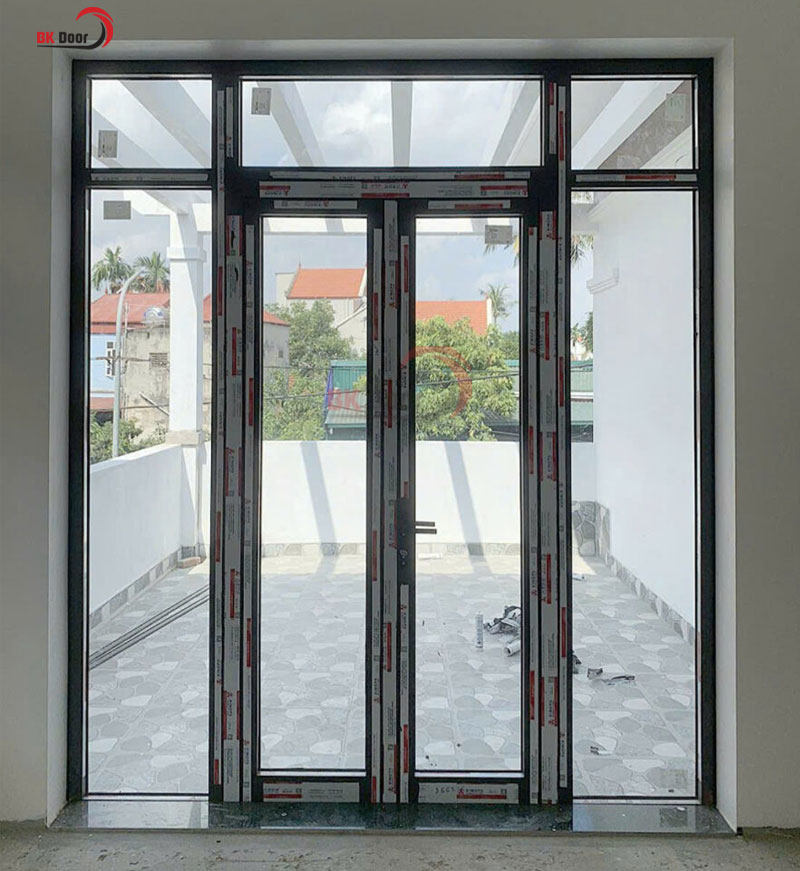 Cửa nhôm kính sẽ phù hợp với những căn nhà có thiết kế hiện đại