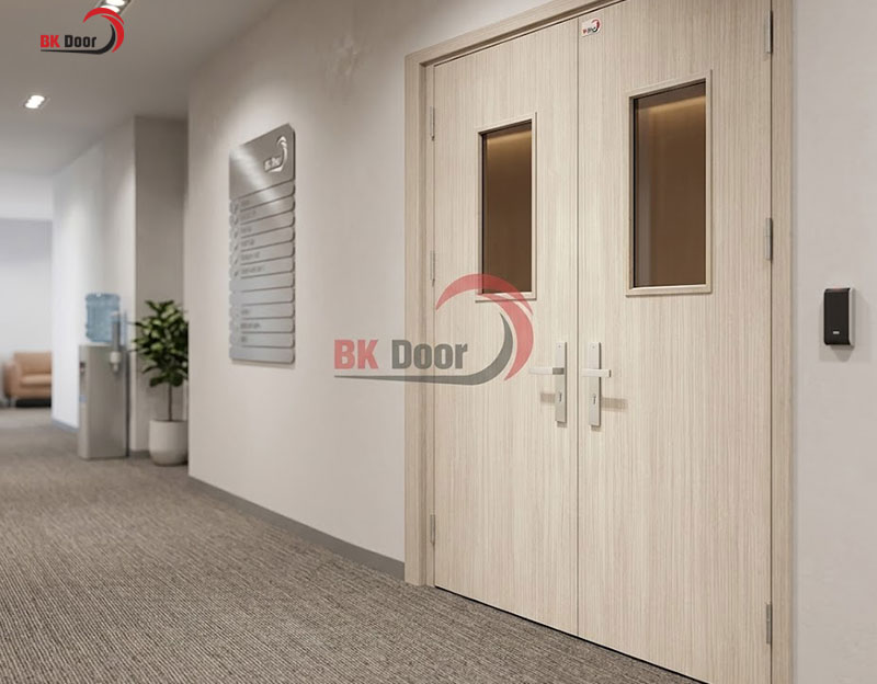 Cửa thép vân gỗ 2 cánh BKD2-004 BK Door thiết kế ô kính đứng hiện đại, sang trọng, bền chắc